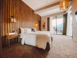 Курортные отели Mtserlebi Resort K'vishkhet'i Люкс с кроватью размера «king-size» и балконом-7