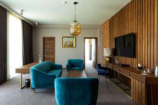 Курортные отели Mtserlebi Resort K'vishkhet'i Люкс с кроватью размера «king-size» и балконом-8