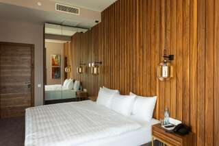 Курортные отели Mtserlebi Resort K'vishkhet'i Люкс с кроватью размера «king-size» и балконом-11