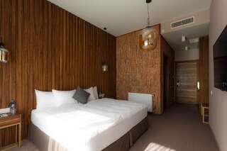 Курортные отели Mtserlebi Resort K'vishkhet'i Двухместный номер Делюкс с 1 кроватью или 2 отдельными кроватями и балконом-5