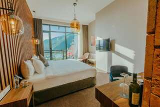 Курортные отели Mtserlebi Resort K'vishkhet'i Двухместный номер Делюкс с 1 кроватью или 2 отдельными кроватями и балконом-9